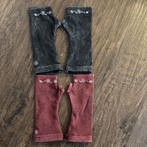 Maggie’s organics Black and maroon Fingerless Gloves with Embroidery lot of 2
